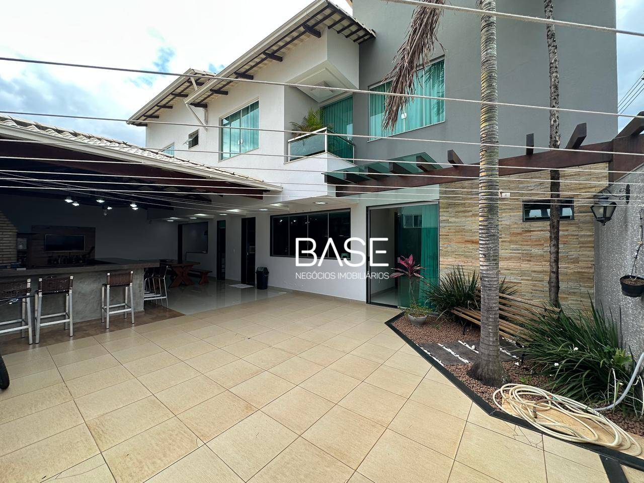 Casa, 4 quartos, 274 m² - Foto 1