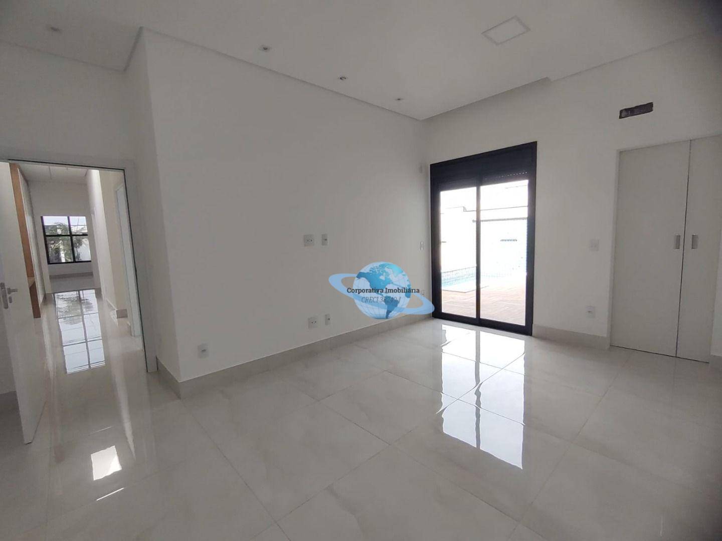 Casa de Condomínio à venda com 3 quartos, 222m² - Foto 2