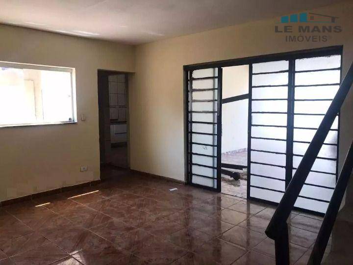 Casa para alugar com 3 quartos, 197m² - Foto 13