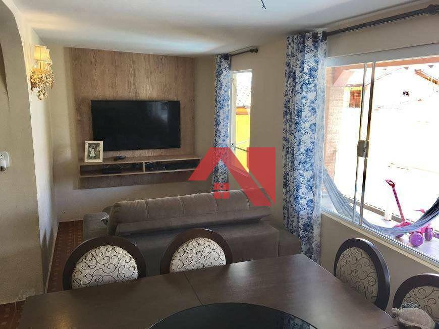 Casa à venda com 3 quartos, 235m² - Foto 2