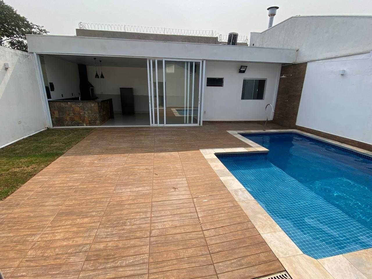 Casa à venda com 3 quartos, 120m² - Foto 1