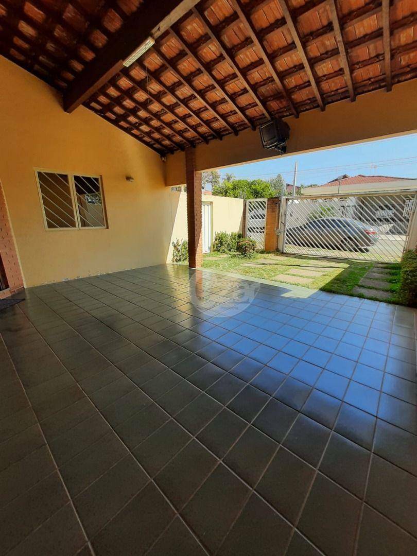 Casa à venda com 3 quartos, 176m² - Foto 1