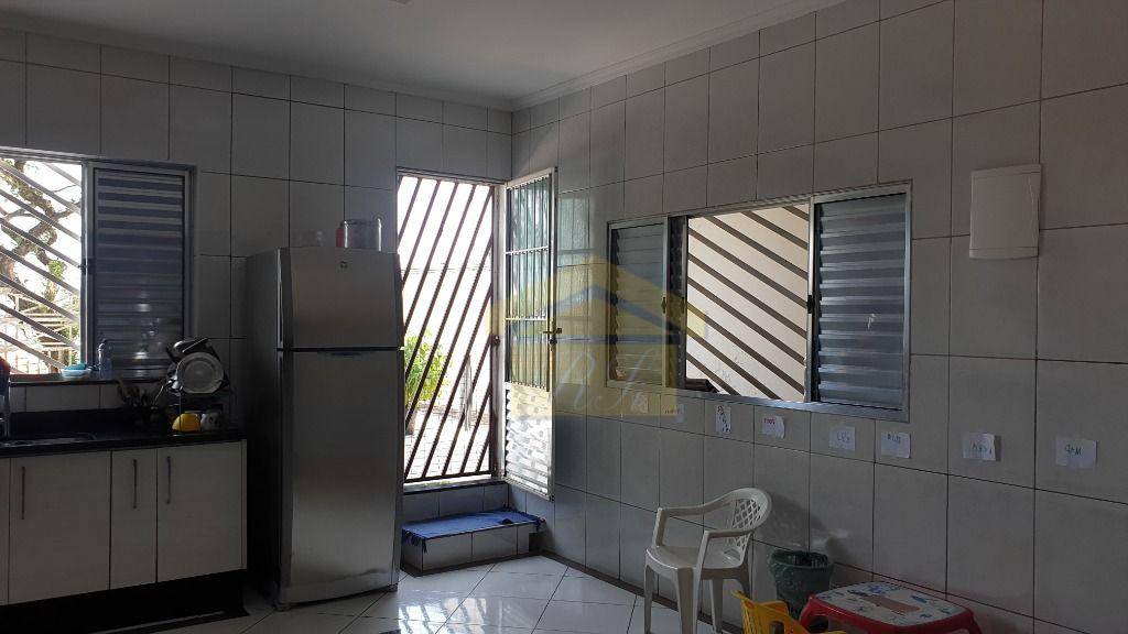 Sobrado à venda com 6 quartos, 350m² - Foto 4