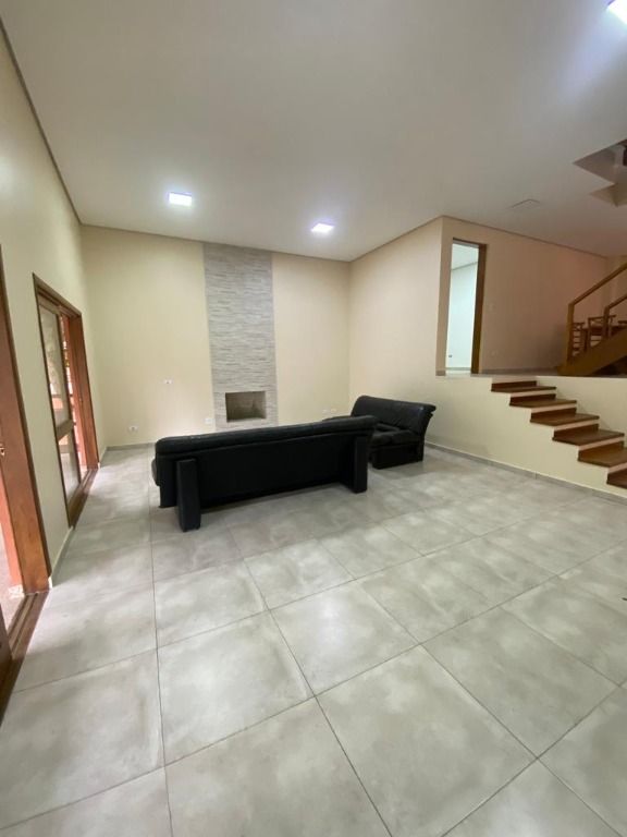 Casa de Condomínio à venda com 4 quartos, 225m² - Foto 4