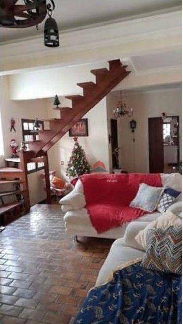 Casa à venda com 3 quartos, 136m² - Foto 1