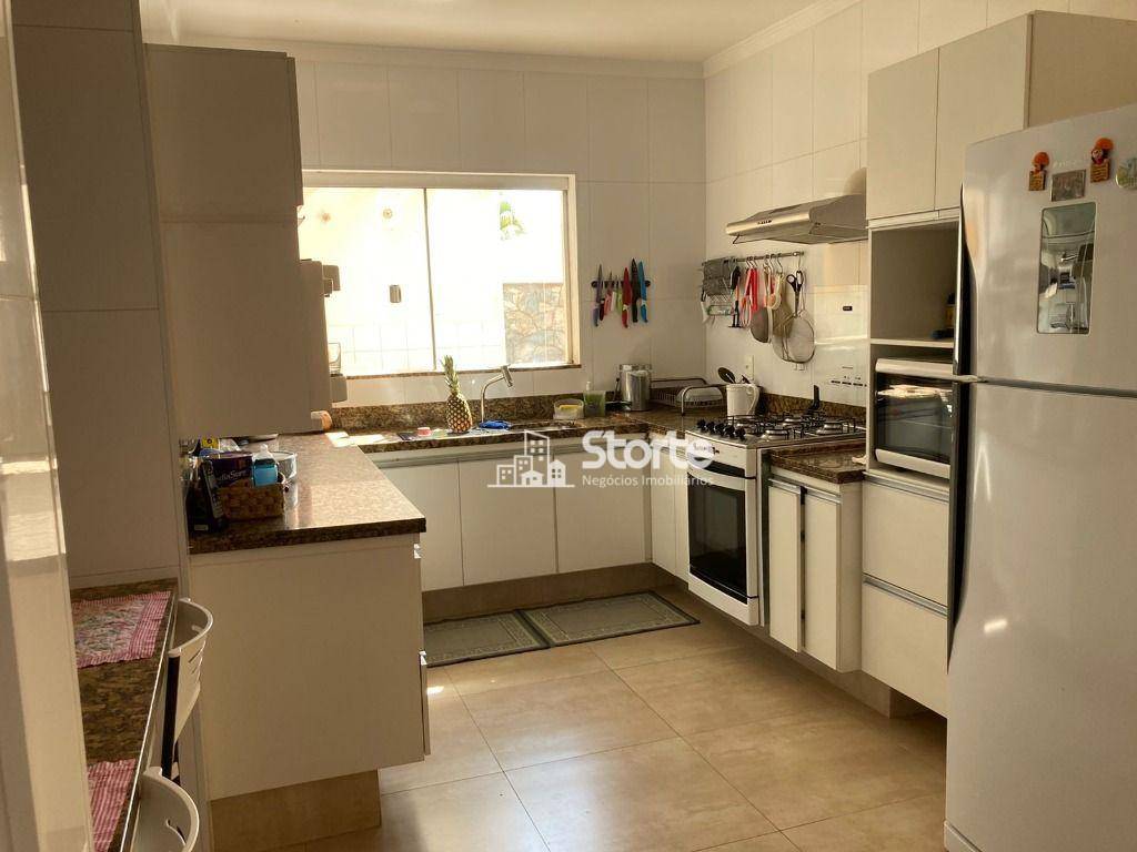 Casa à venda com 5 quartos, 323m² - Foto 22