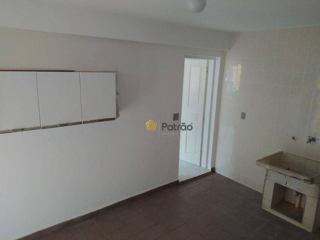 Sobrado à venda com 3 quartos, 300m² - Foto 2