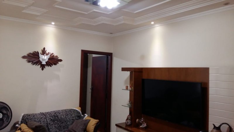 Casa à venda com 3 quartos, 175m² - Foto 2