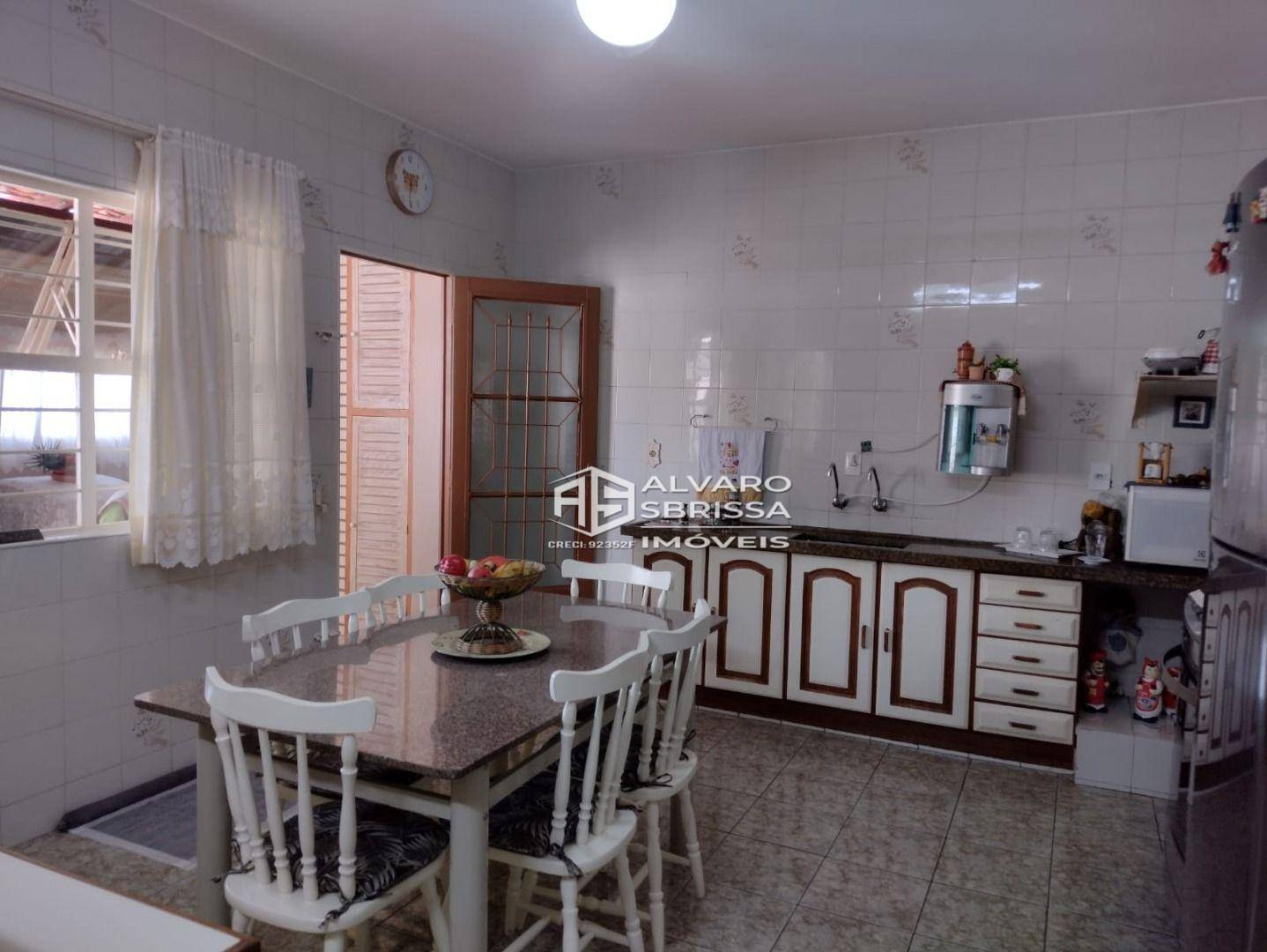 Casa à venda com 3 quartos, 172m² - Foto 4