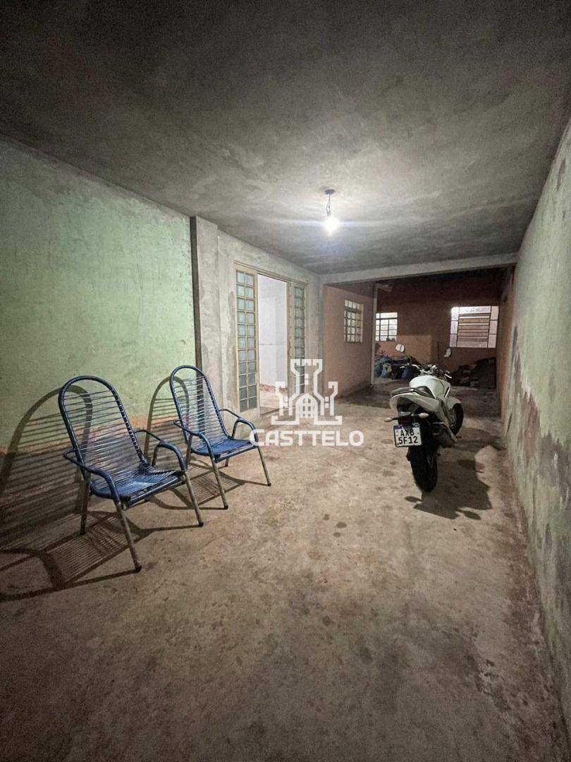 Casa à venda com 5 quartos, 100m² - Foto 4