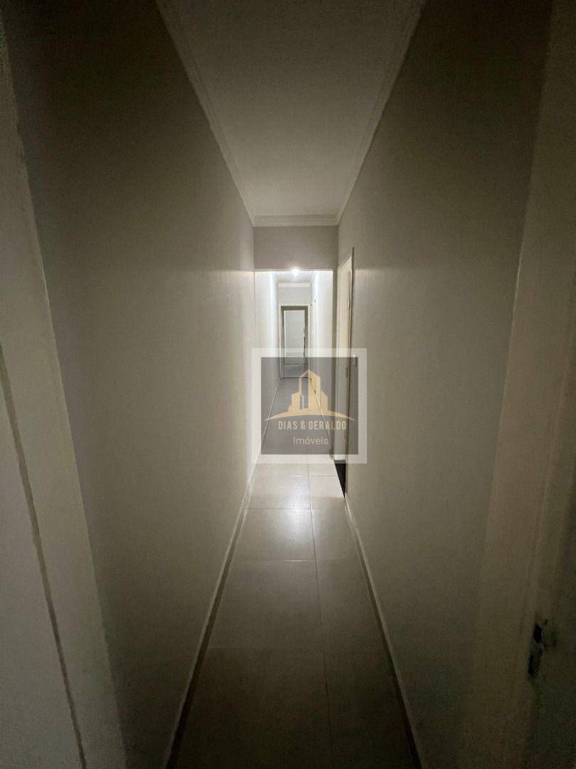 Casa à venda com 3 quartos, 120m² - Foto 4