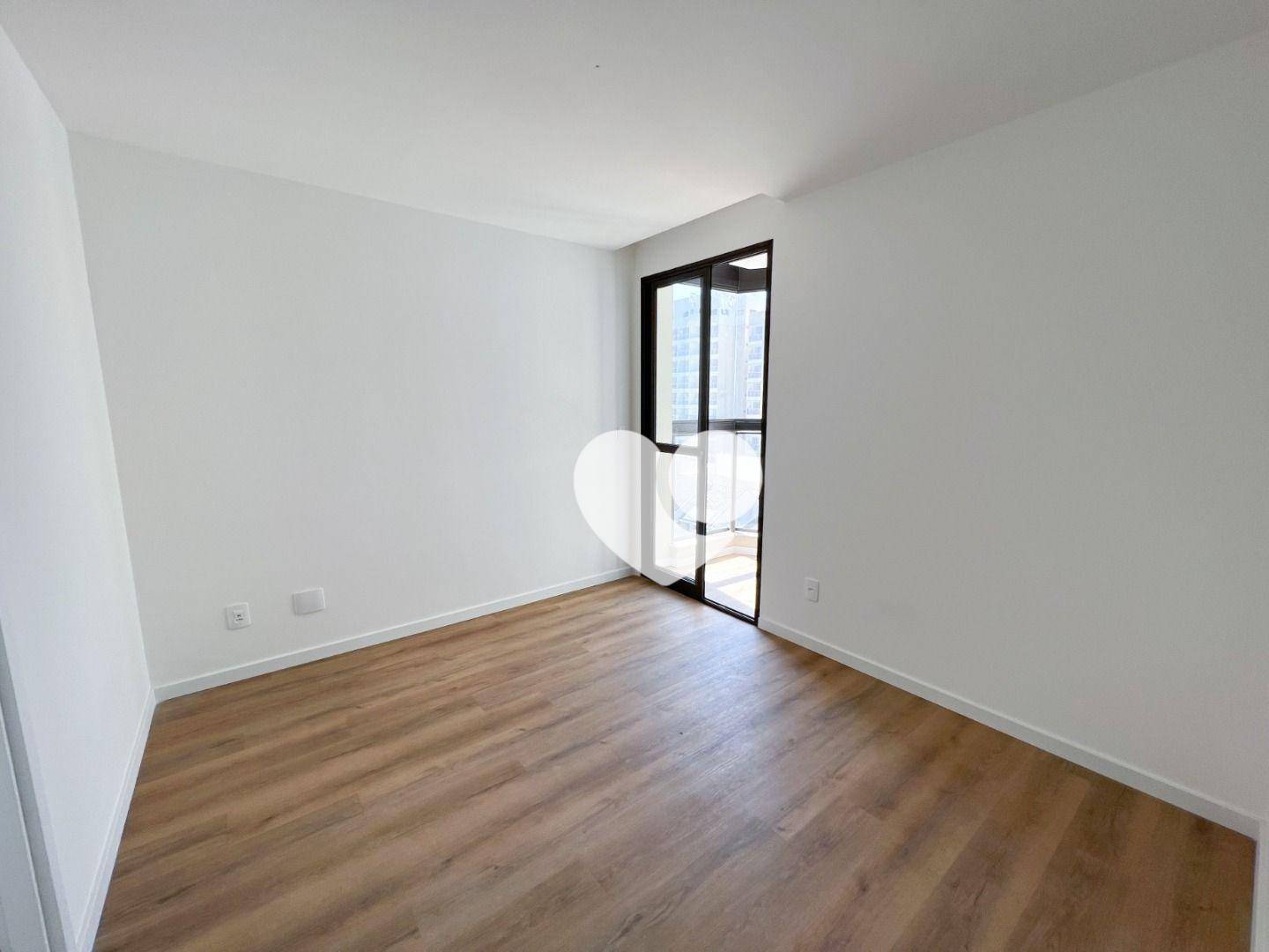 Apartamento à venda com 3 quartos, 135m² - Foto 6