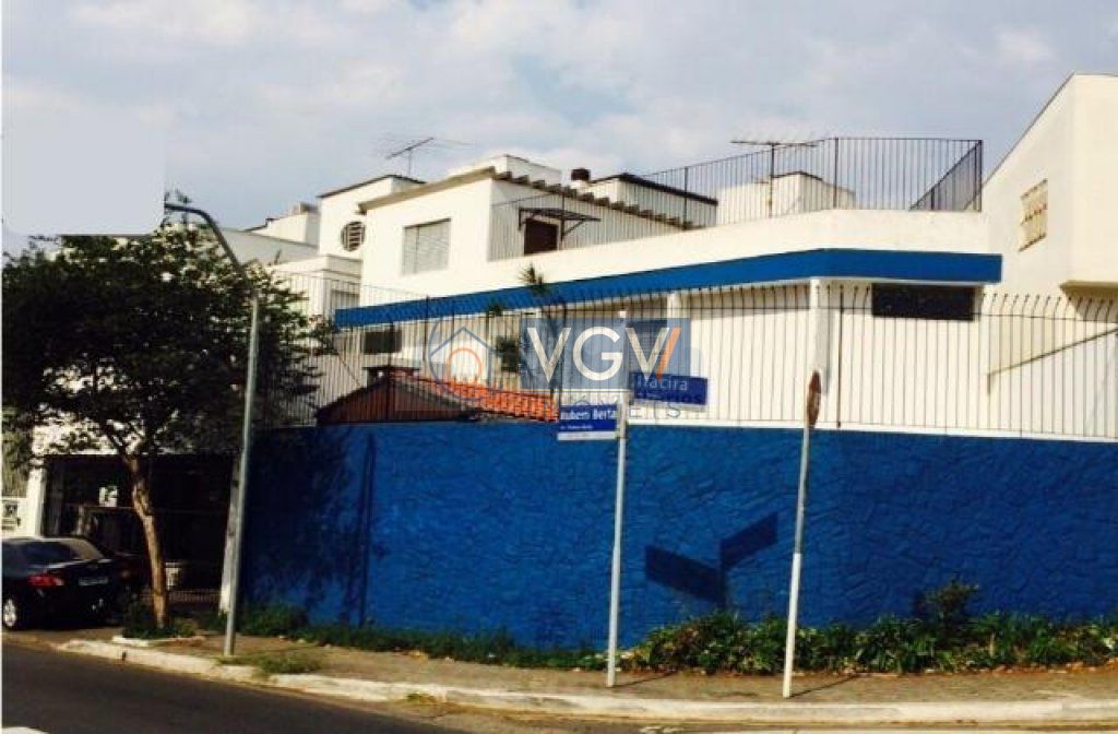 Casa para alugar com 3 quartos, 400m² - Foto 1