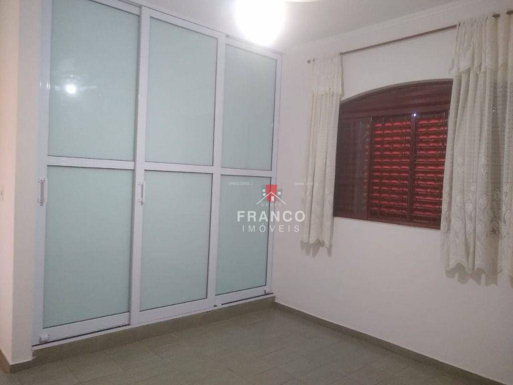 Casa para alugar com 3 quartos, 220m² - Foto 28