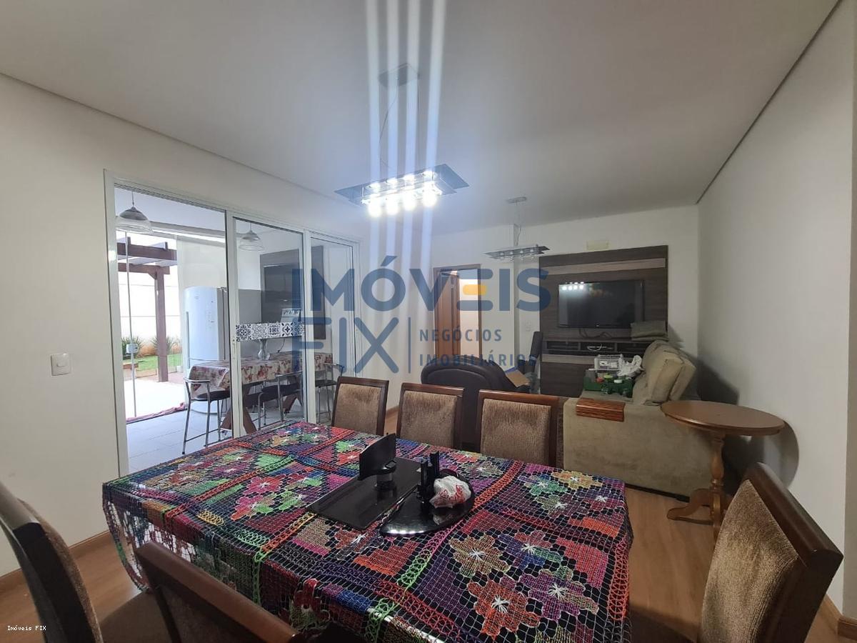 Apartamento à venda com 3 quartos, 104m² - Foto 3