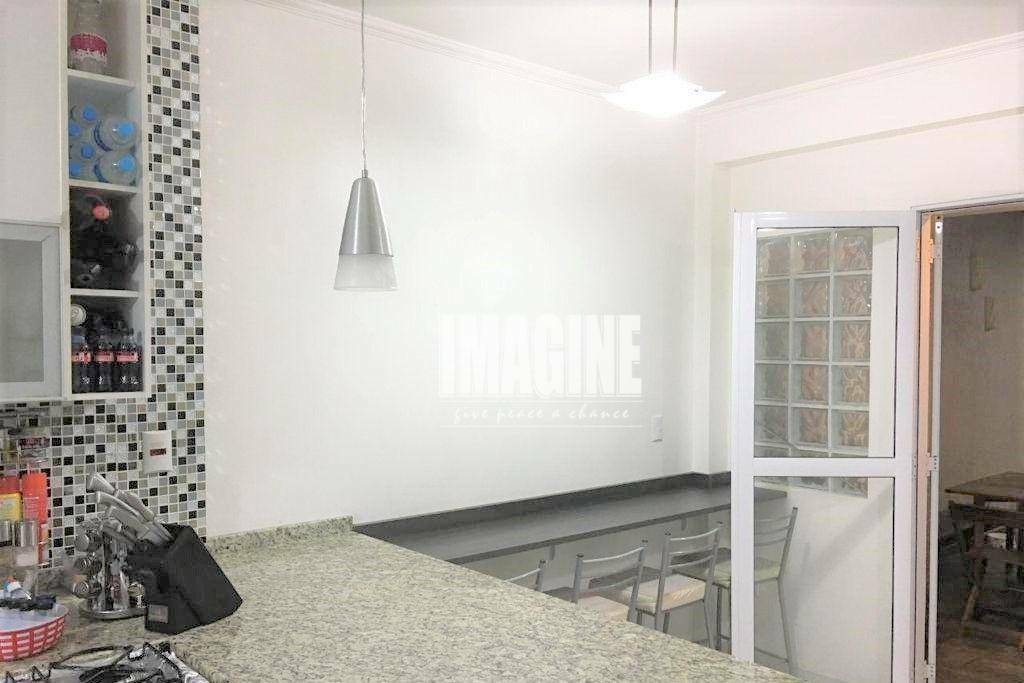 Casa à venda com 4 quartos, 260m² - Foto 2