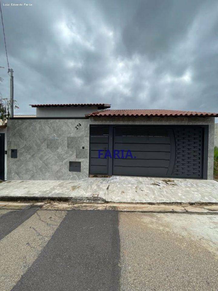 Casa à venda com 3 quartos, 140m² - Foto 1