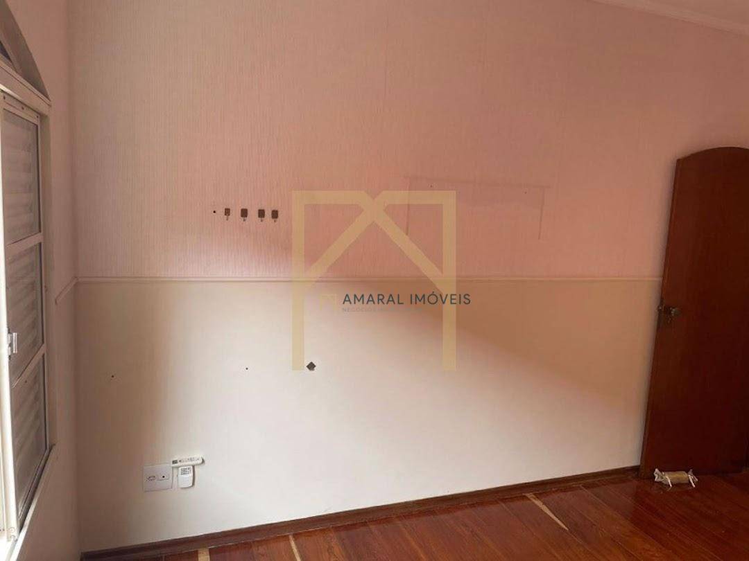 Casa à venda com 3 quartos, 200m² - Foto 22