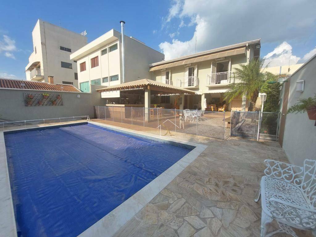 Casa à venda e aluguel com 3 quartos, 310m² - Foto 1