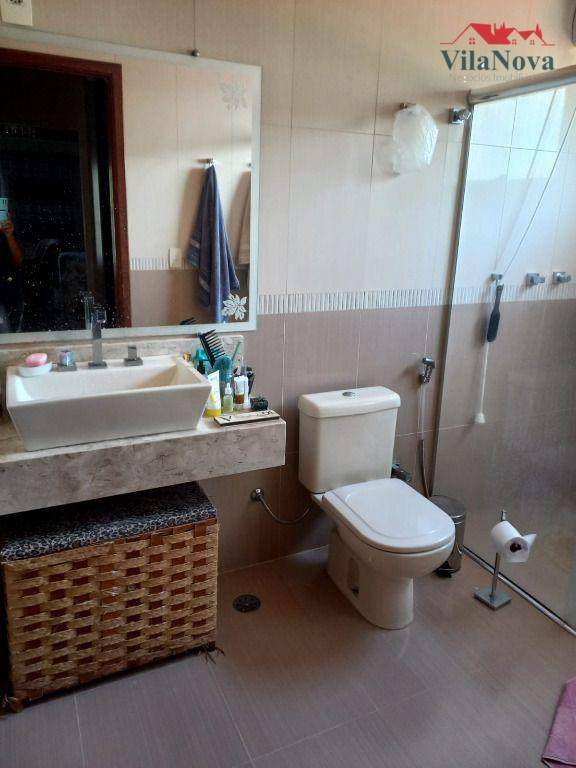 Casa à venda com 3 quartos, 240m² - Foto 11