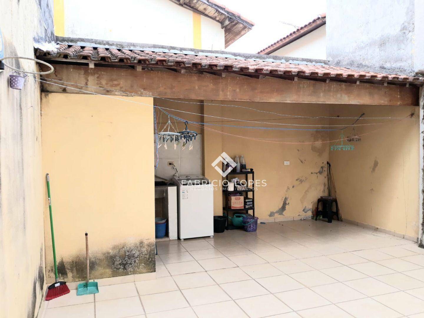 Casa à venda com 2 quartos, 60m² - Foto 2