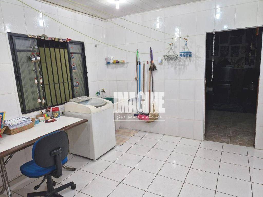 Casa à venda com 3 quartos, 232m² - Foto 13