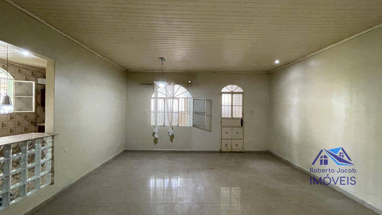 Casa à venda com 2 quartos, 200m² - Foto 4