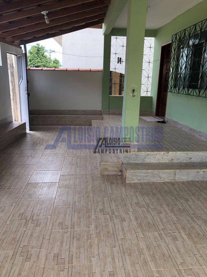 Casa à venda com 3 quartos, 150m² - Foto 1