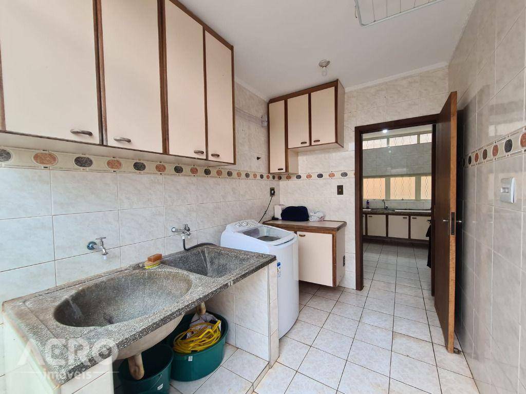 Casa à venda com 4 quartos, 220m² - Foto 12