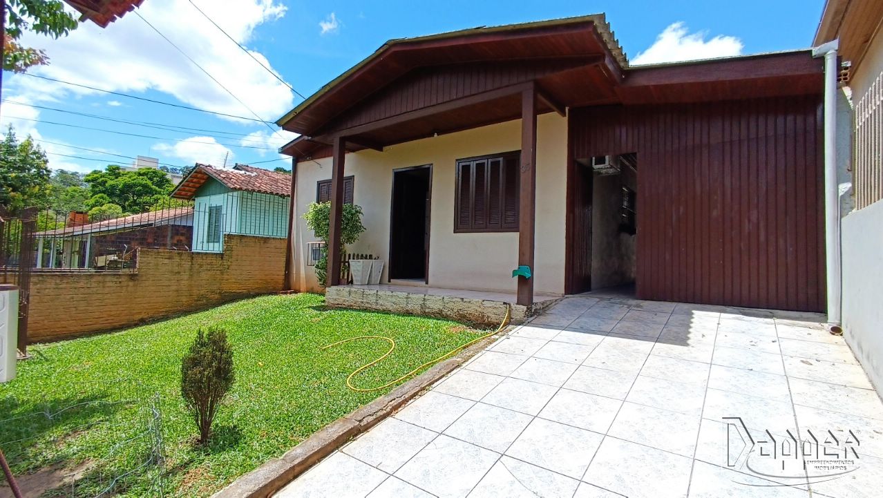 Casa à venda com 2 quartos, 120m² - Foto 1