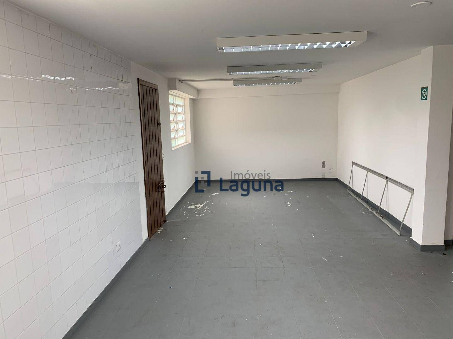 Casa para alugar com 3 quartos, 373m² - Foto 28