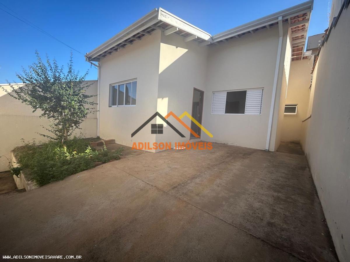 Casa à venda com 3 quartos, 160m² - Foto 1