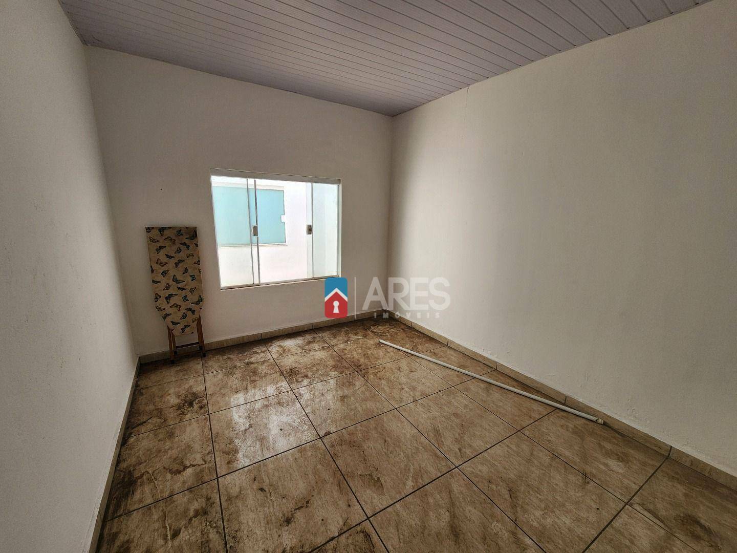 Casa à venda com 3 quartos, 90m² - Foto 11