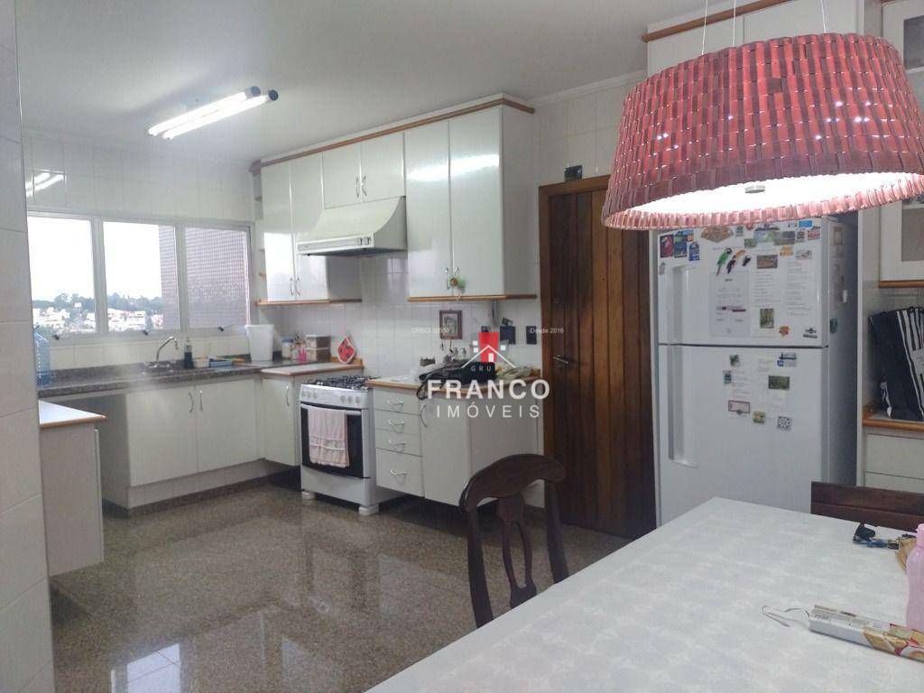 Apartamento para alugar com 3 quartos, 242m² - Foto 24