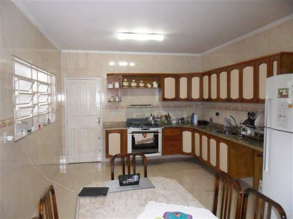 Sobrado à venda com 4 quartos, 300m² - Foto 4