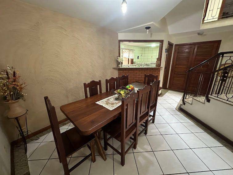 Casa à venda com 4 quartos, 180m² - Foto 4