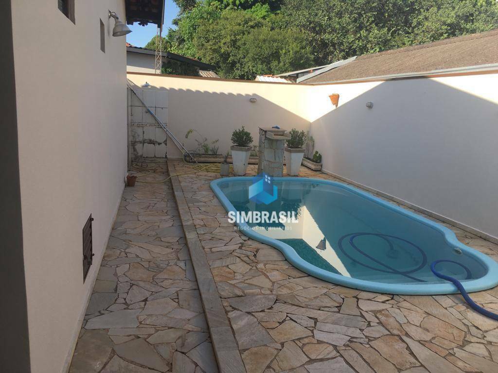 Casa, 3 quartos, 218 m² - Foto 1