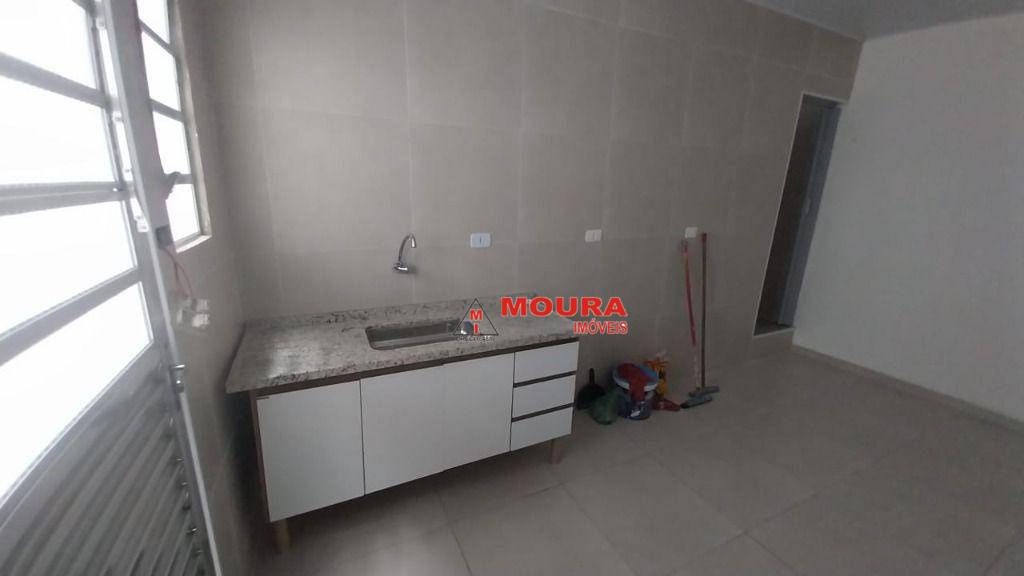 Casa para alugar com 1 quarto, 30m² - Foto 4