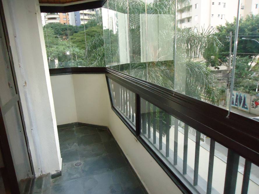 Apartamento para alugar com 3 quartos, 130m² - Foto 2