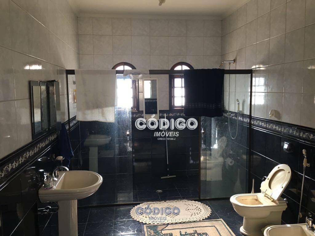 Sobrado à venda com 5 quartos, 205m² - Foto 2