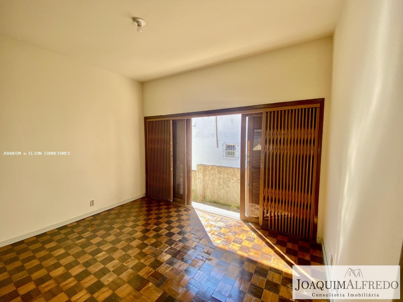 Casa à venda com 4 quartos, 185m² - Foto 4