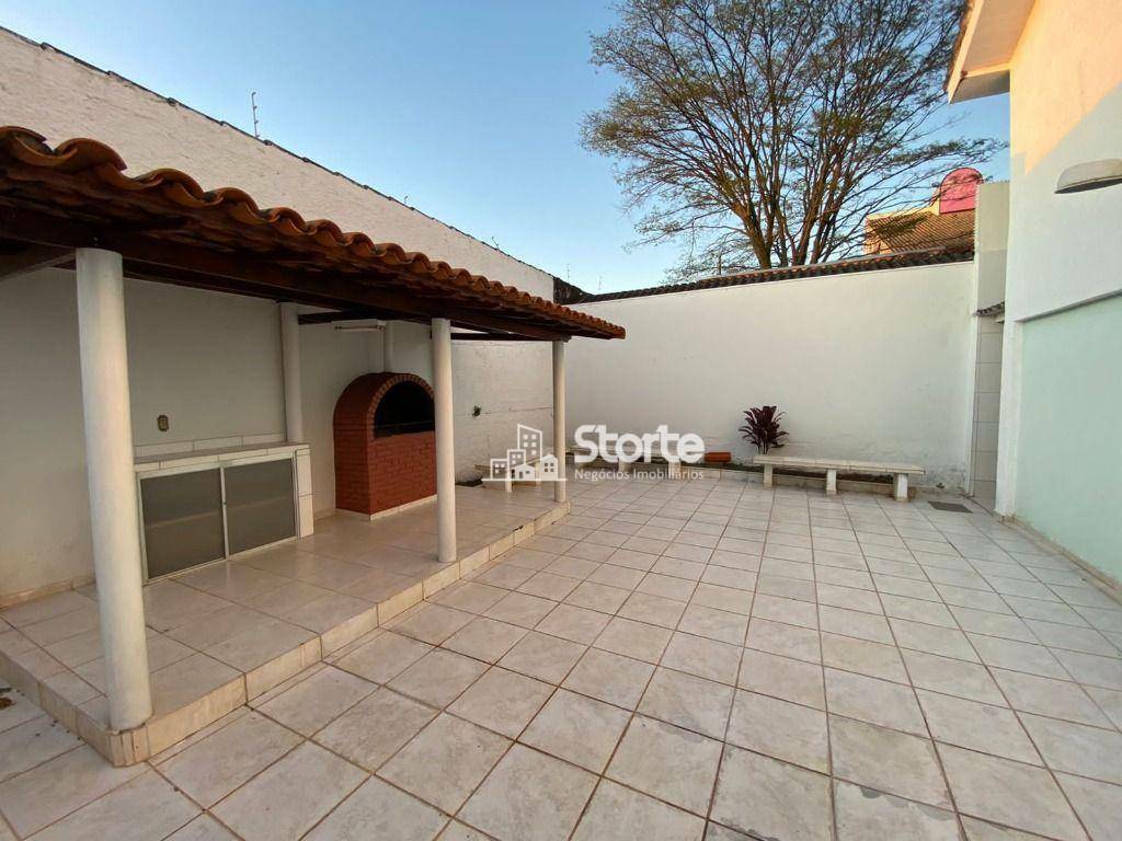 Casa à venda com 4 quartos, 266m² - Foto 16