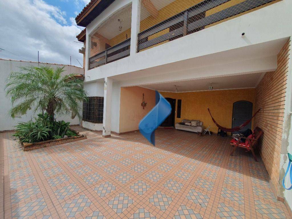 Casa à venda com 4 quartos, 264m² - Foto 1