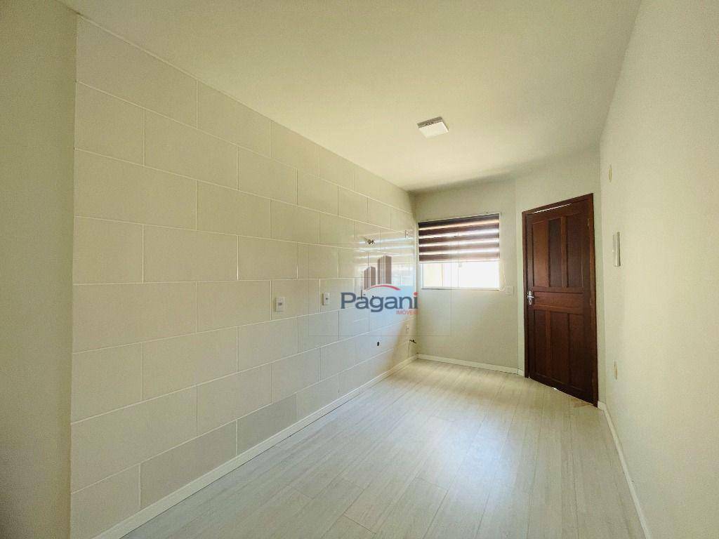 Casa para alugar com 2 quartos, 50m² - Foto 9