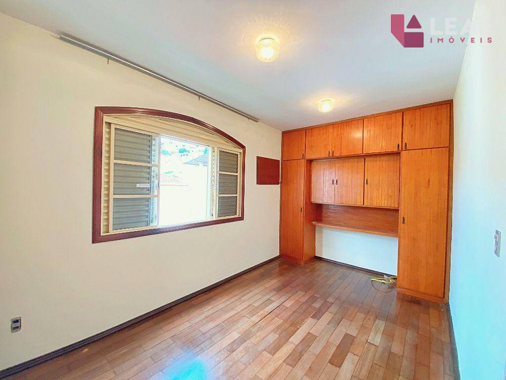 Casa à venda com 4 quartos, 240m² - Foto 18