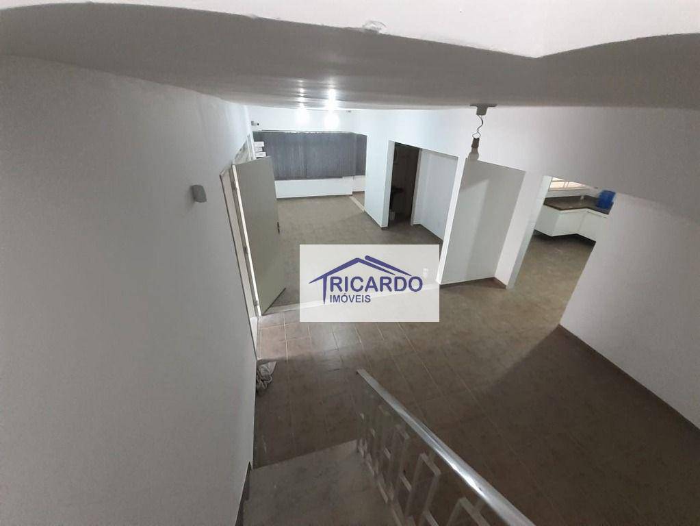 Casa para alugar com 4 quartos, 240m² - Foto 9