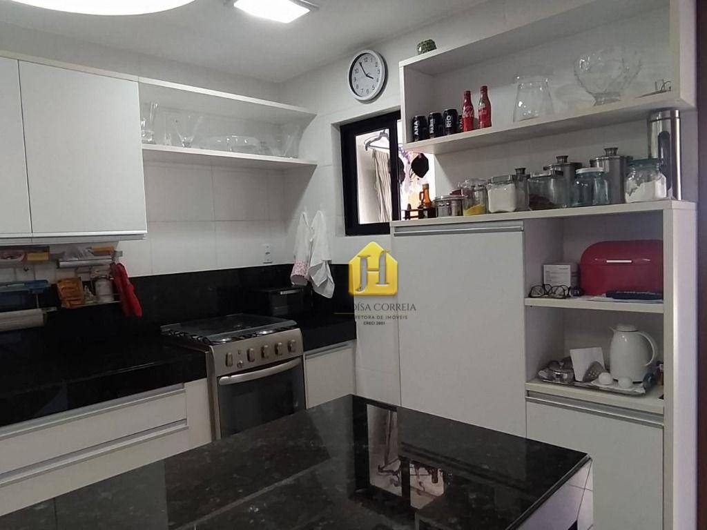 Apartamento para alugar com 3 quartos, 183m² - Foto 13