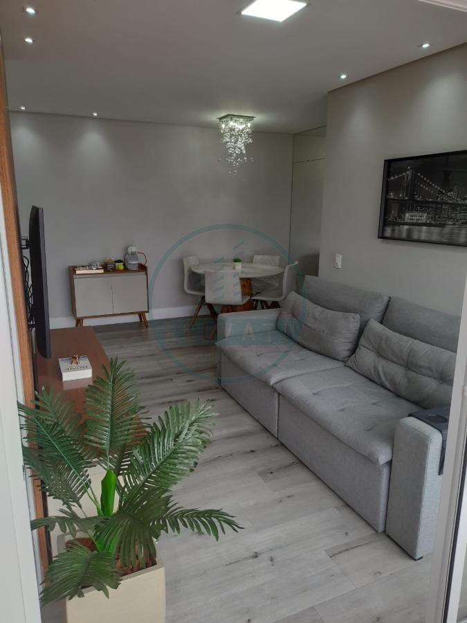 Apartamento à venda com 2 quartos, 74m² - Foto 2