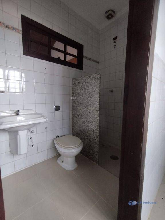 Casa à venda e aluguel com 3 quartos, 247m² - Foto 8