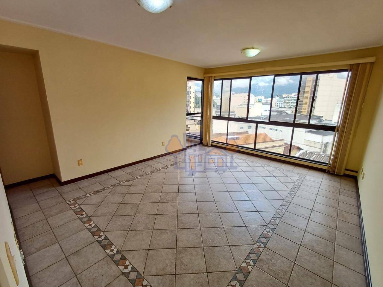 Apartamento à venda com 2 quartos, 100m² - Foto 2